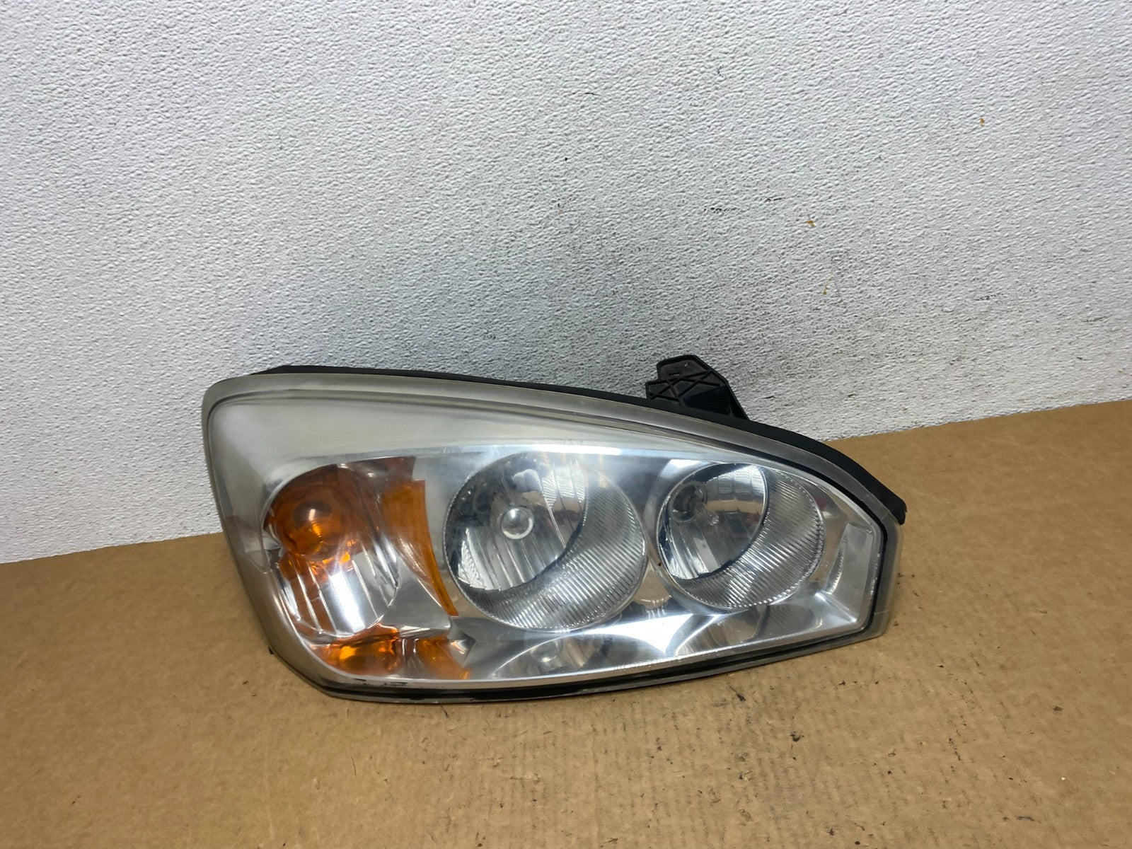 2004 to 2007 Chevrolet Malibu Right Passenger RH Headlight TYC AD4734 DW0