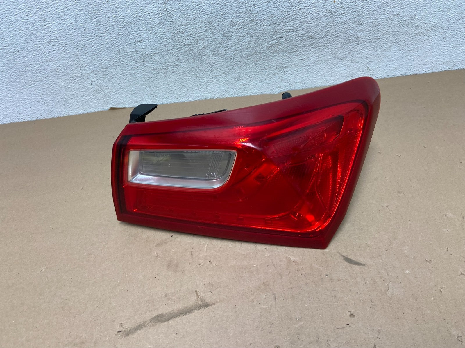 2016 - 2020 Chevrolet Malibu Right Passenger RH Side Tail Light AG3363 LK0