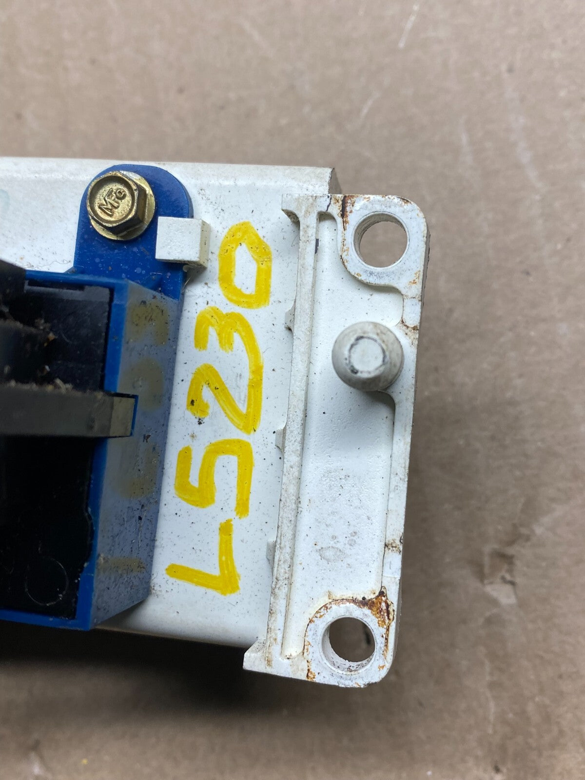 1995 to 1997 Ford Crown Victoria A/C Control L52307