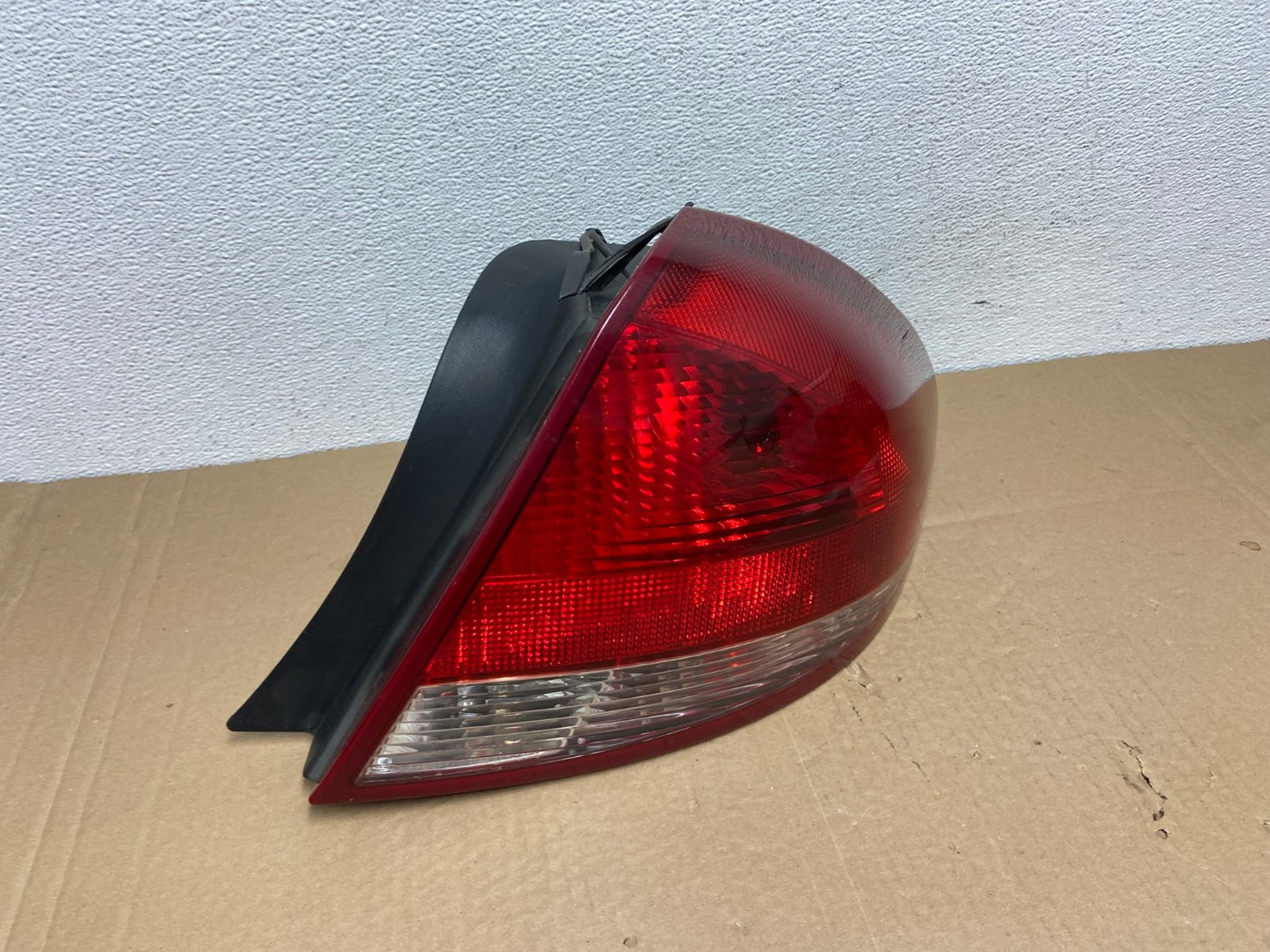 2004 2005 2006 2007  Ford Taurus Right Passenger Side Tail Light OEM AC3778 LK2