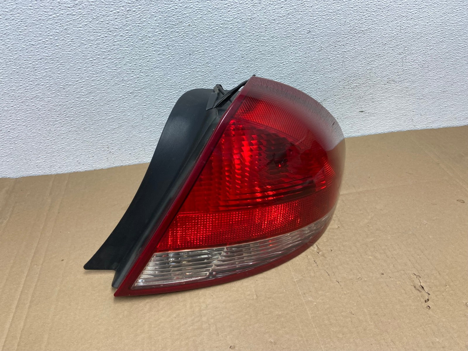 2004 2005 2006 2007  Ford Taurus Right Passenger Side Tail Light OEM AC3778 LK2