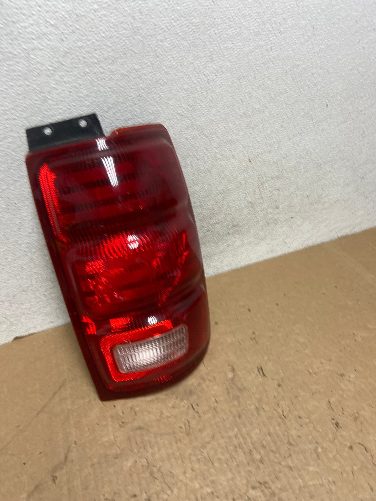 1997 to 2002 Ford Expedition Right Passenger RH Tail light AG1226 LK2