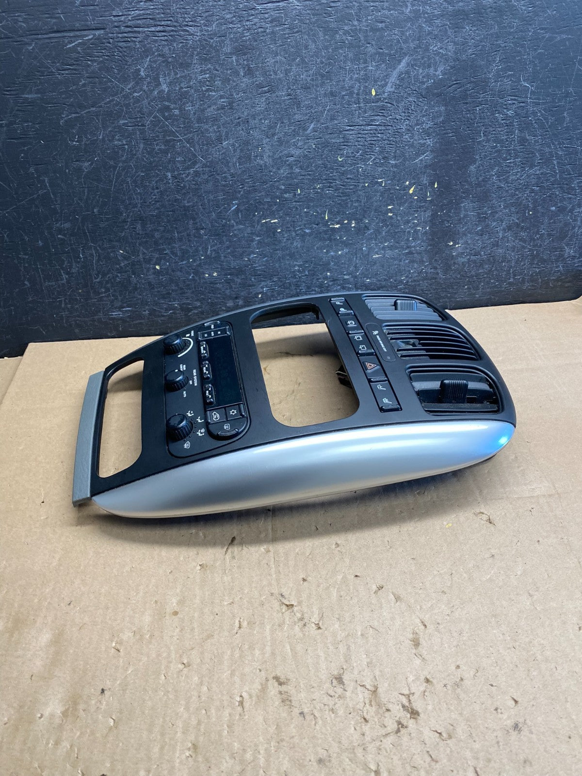 2004-2007 Chrysler Town Country Climate Control Panel Center Dash Trim ai3083 DG2
