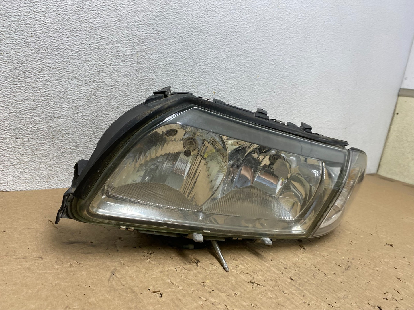 2004 2005 2006 Volvo S80 Left Driver LH Side Halogen Headlight AF8145 DW2