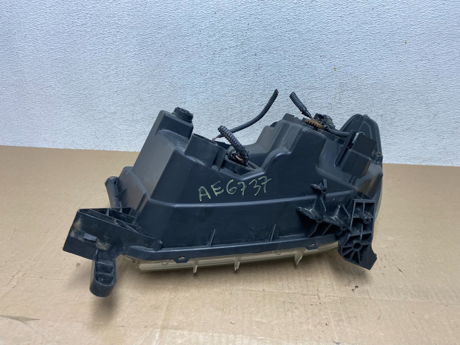 2007 - 2014 Toyota Sequoia Tundra Right Passenger RH Headlight Halogen AE6737 DW7