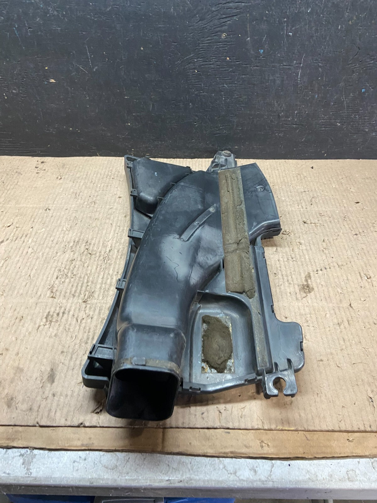 2006 to 2007 Infiniti m35 air intake manifold box inlet housing OEM I78943