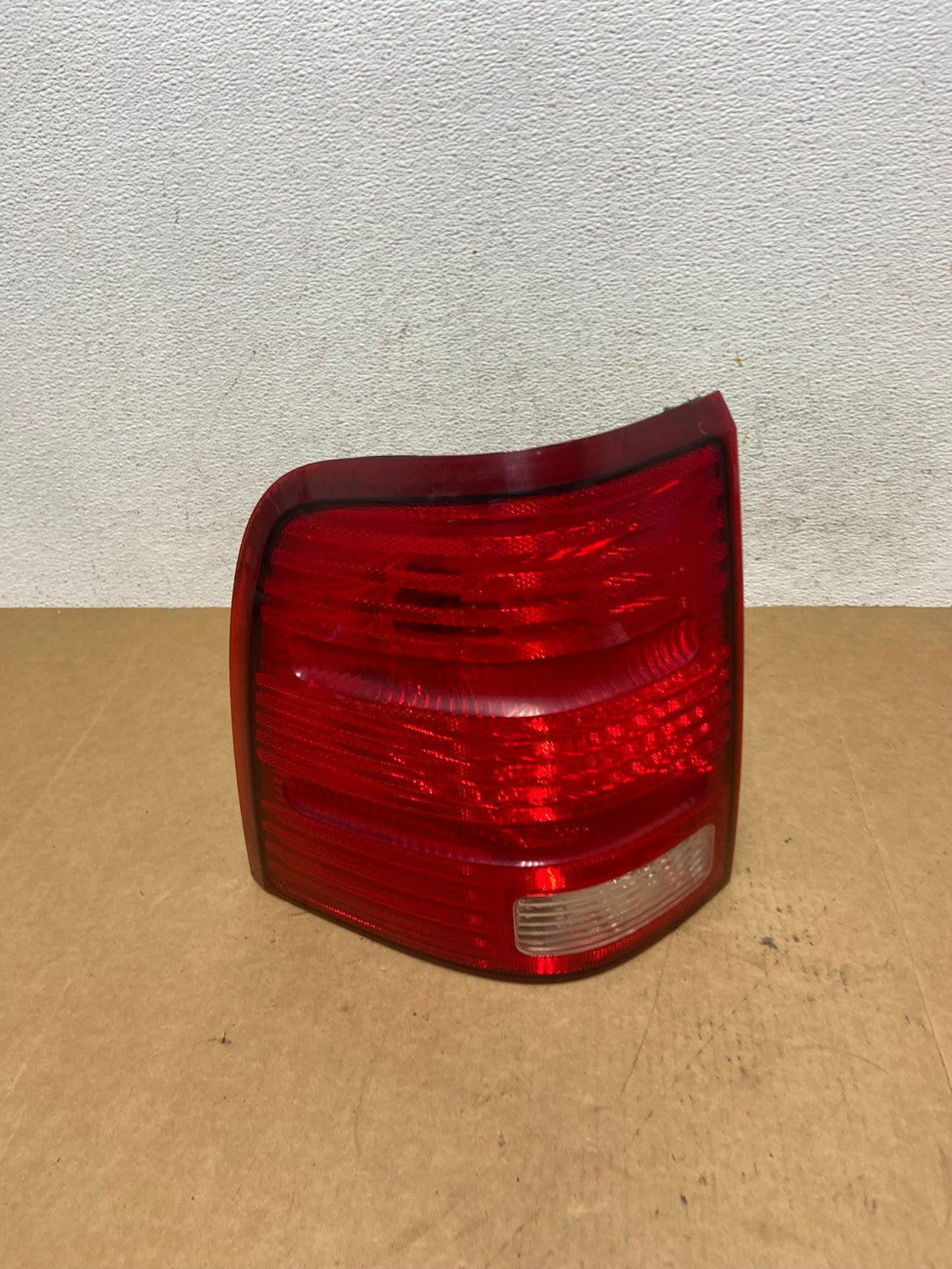 2002 to 2005 Ford Explorer Left Driver Lh Side Tail light AE2976 LK0