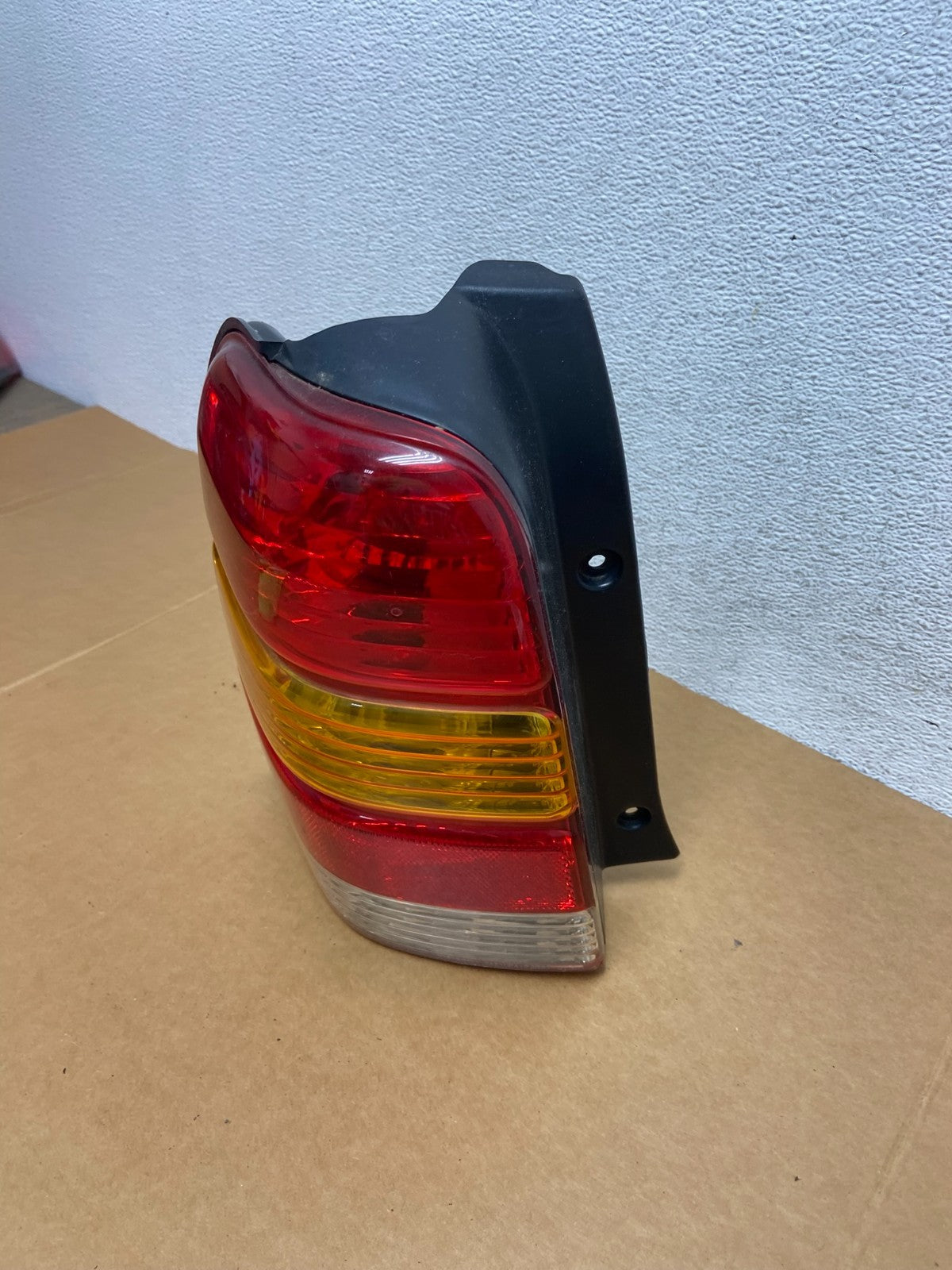 2001 to 2007 Ford Escape Left Driver Lh Side Tail Light AD8864 DW1