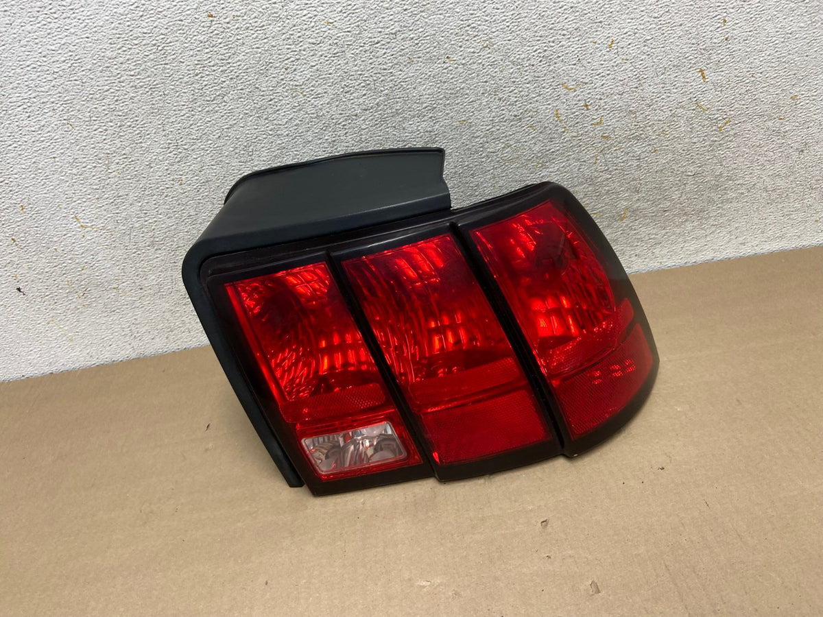 1999-2004 Ford Mustang Right Passenger Rh Side Tail Light AI1396 LK0