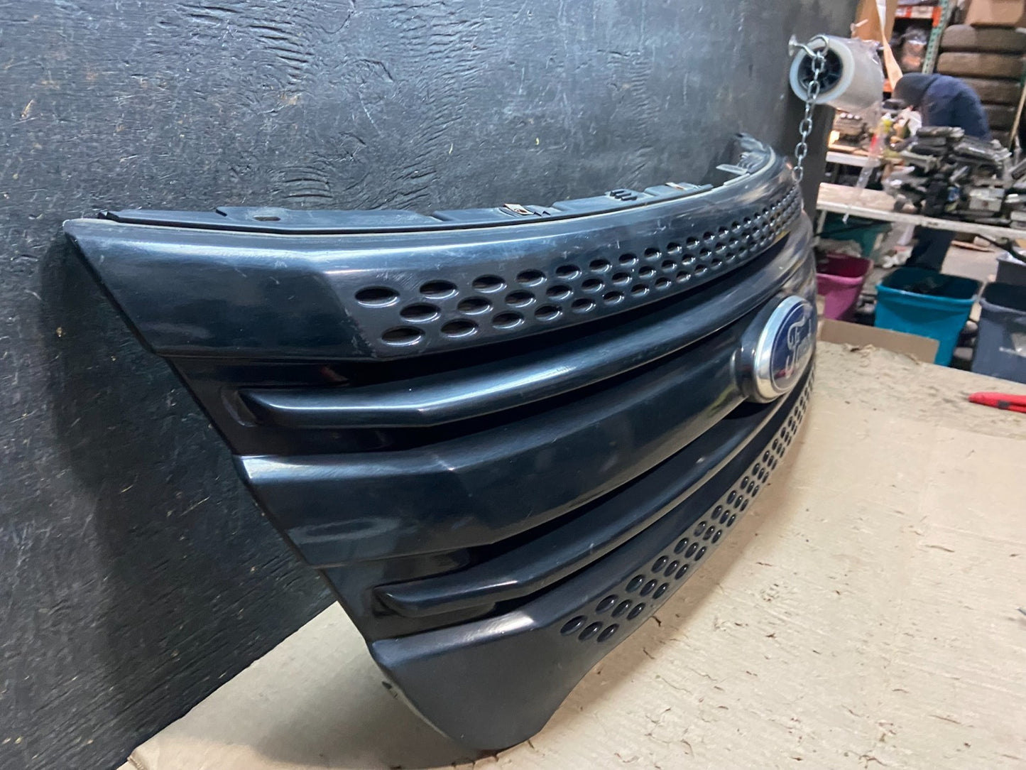 2011 to 2015 Ford Explorer Upper Front Grill Grille Oem W5732 DG2