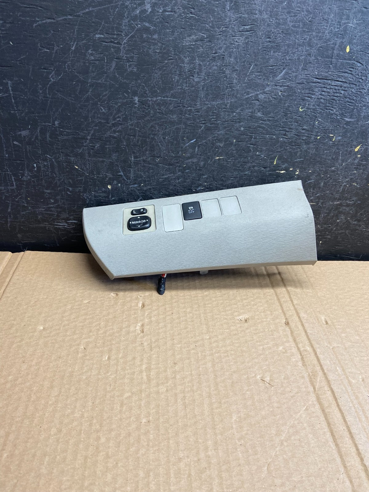 2011 to 2013 Toyota Sienna Left Side Mirror Switches Bezel Trim AF6128 DG0