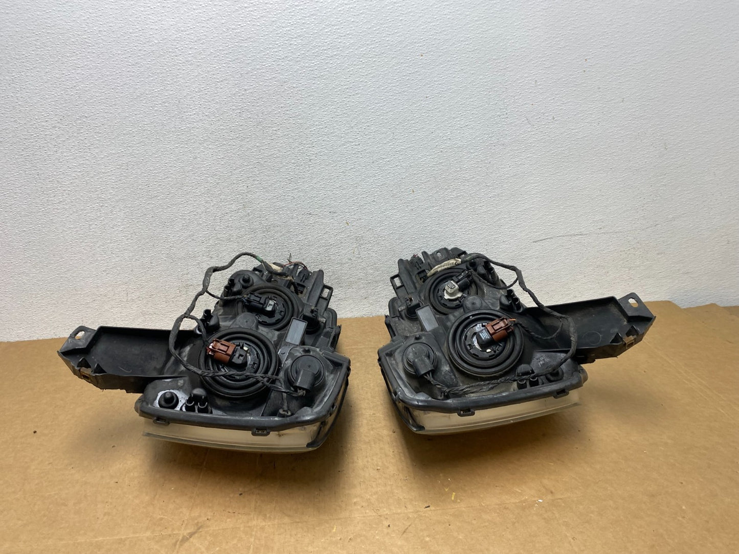 2004 to 2007 Nissan Armada Left+Right Side Set Headlights AD6132 DW11