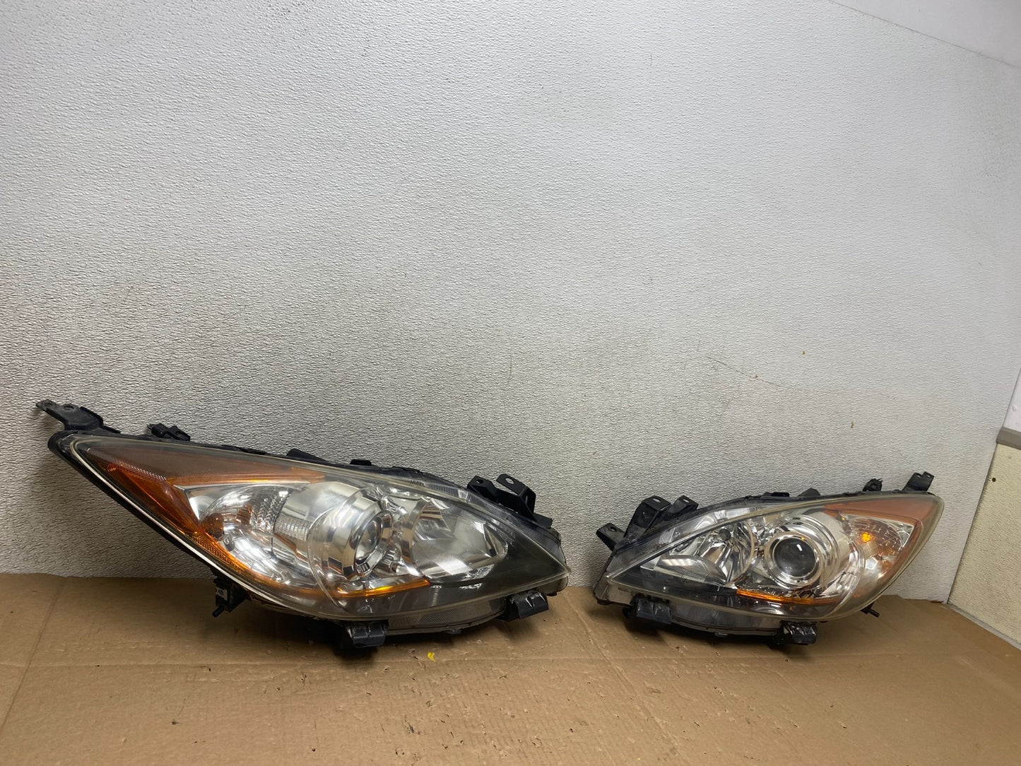 2010-2013 Mazda 3 Halogen Left+Right Side Headlights T5701 DW2