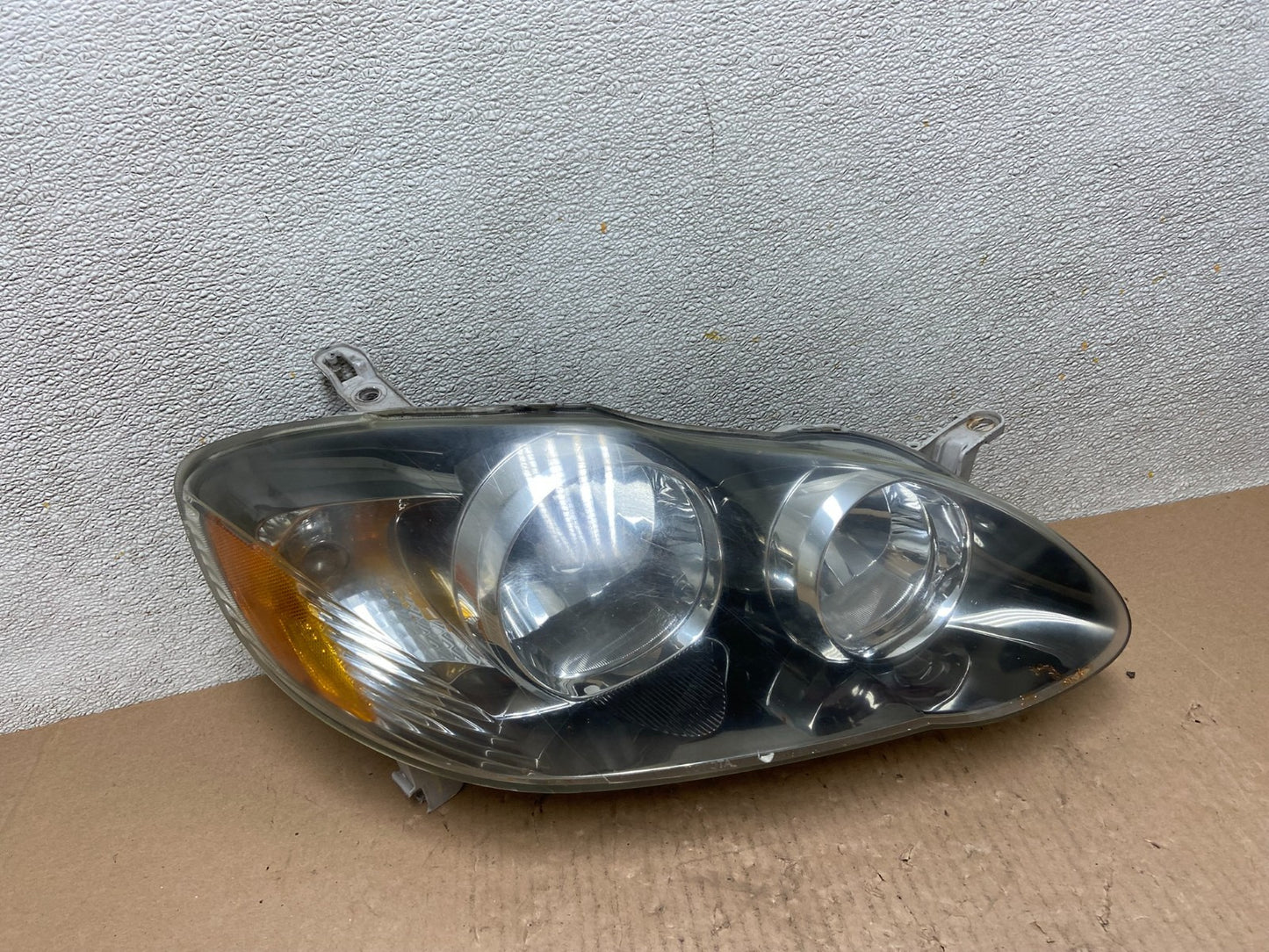 2005 to 2008 Toyota Corolla Right Passenger RH side Headlight Oem AB6028 DW0
