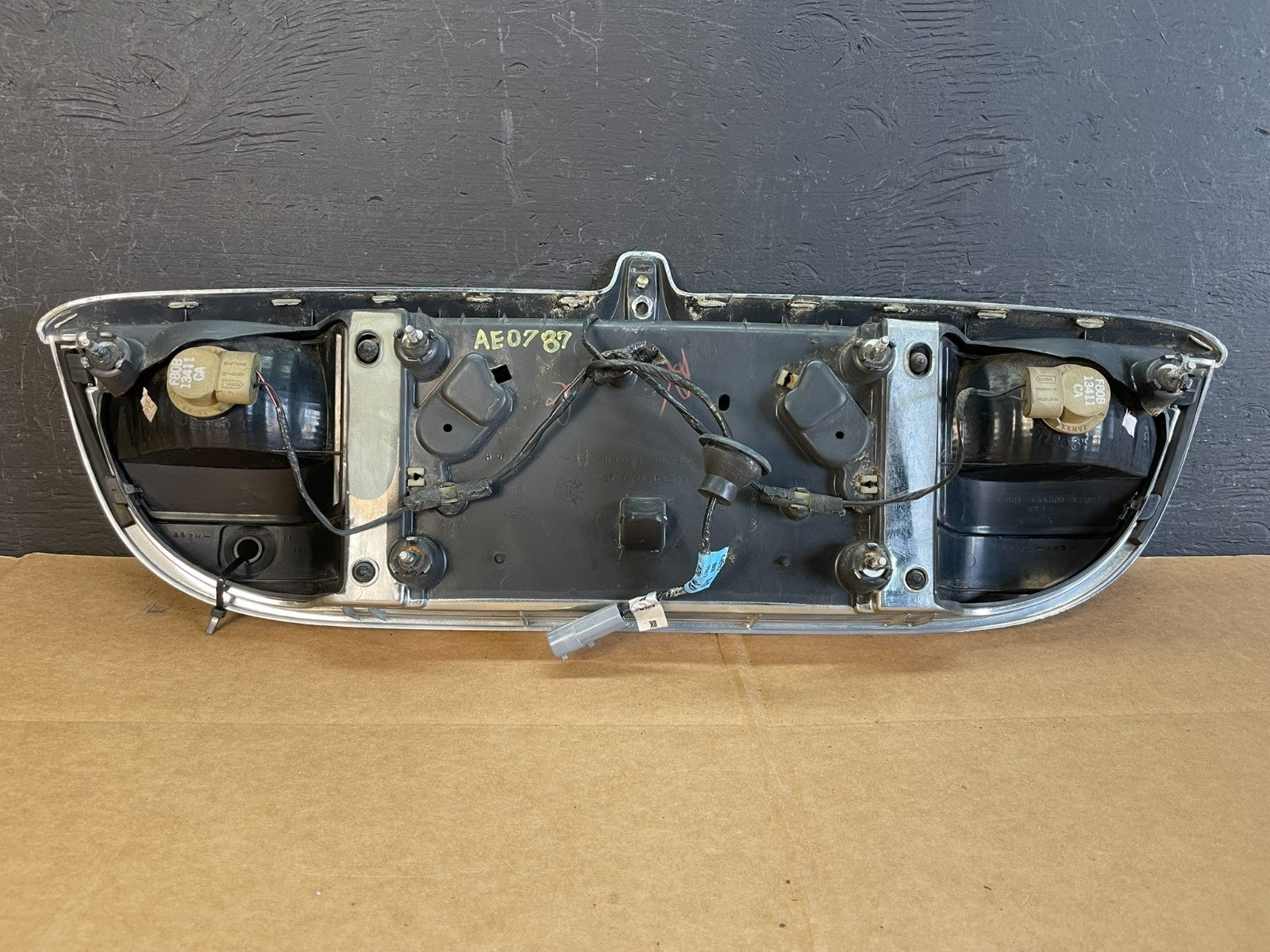 1999-2002 Lincoln Continental License Plate Panel Backup Lights Trim ae0787 DG5
