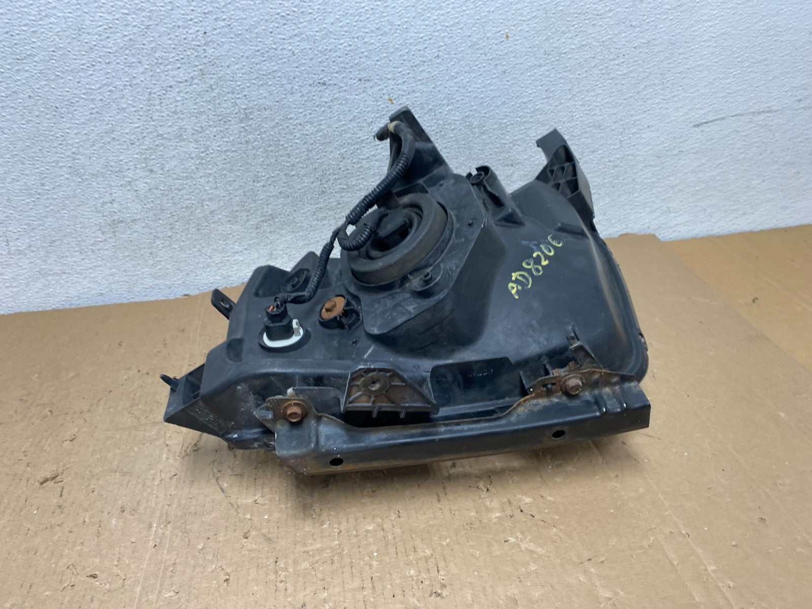 2003 to 2006 Honda Element Right Passenger Rh Side Headlight AD8206 DW5