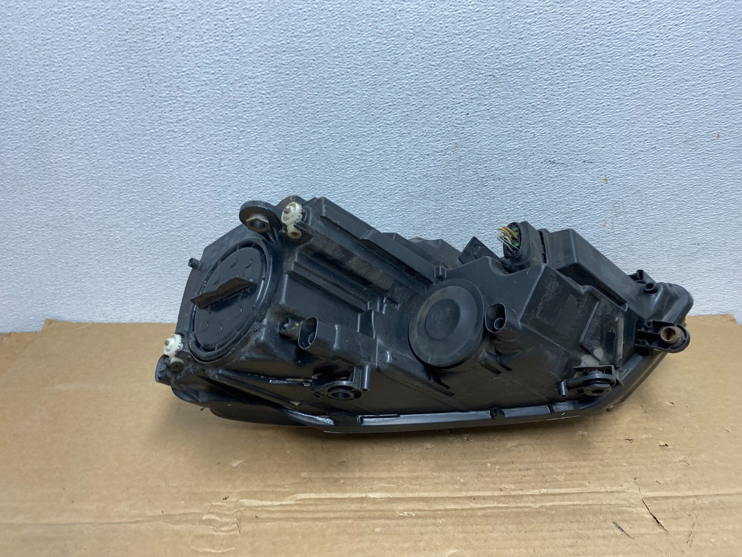 2011 to 2014 Volkswagen Jetta Right Passenger RH Headlight Halogen AD3877 DW4