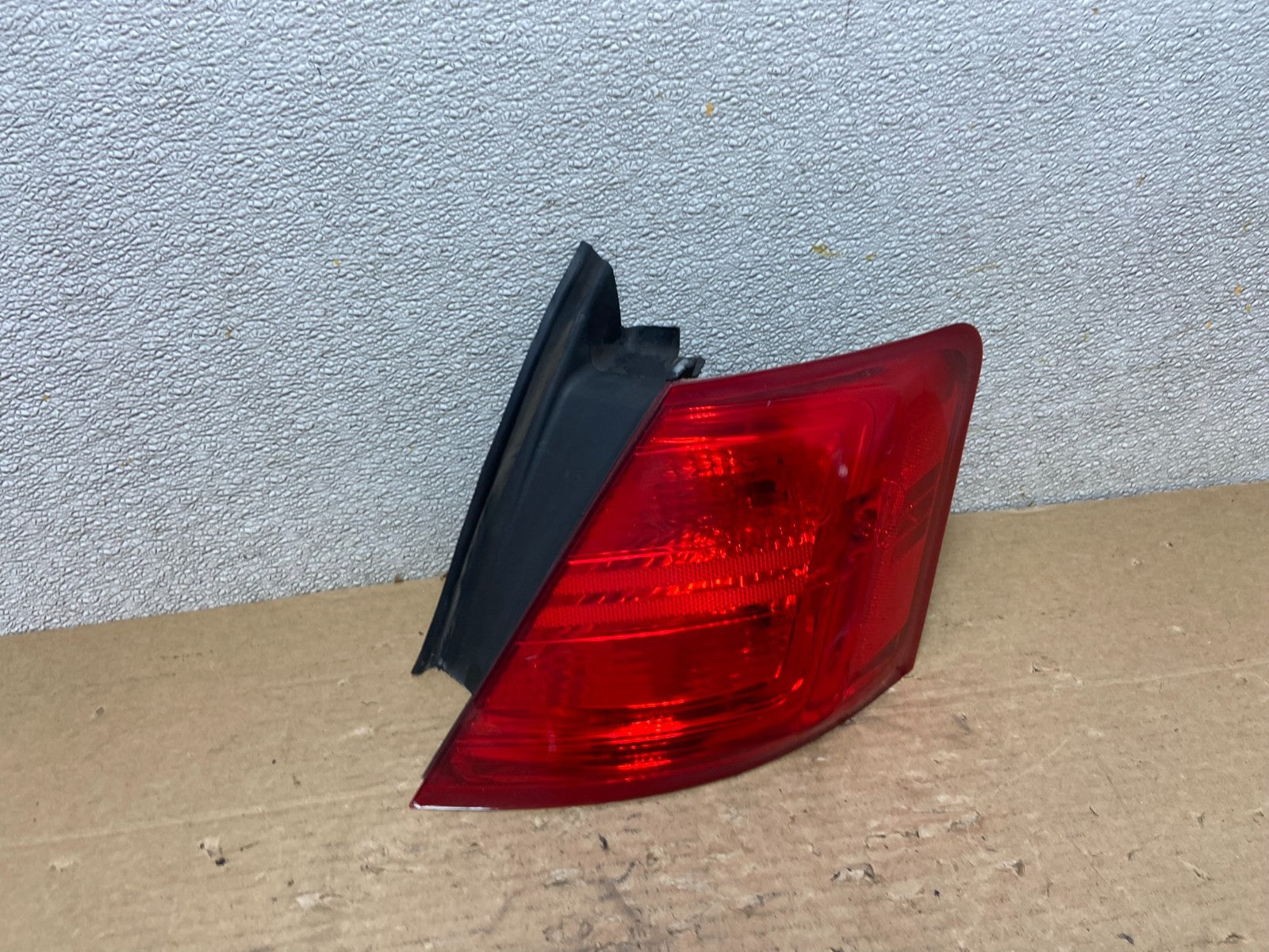 2014 to 2018 Ford Taurus Interceptor Right Passenger RH Tail Light OEM AB4679 LK0