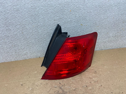 2014 to 2018 Ford Taurus Interceptor Right Passenger RH Tail Light OEM AB4679 LK0