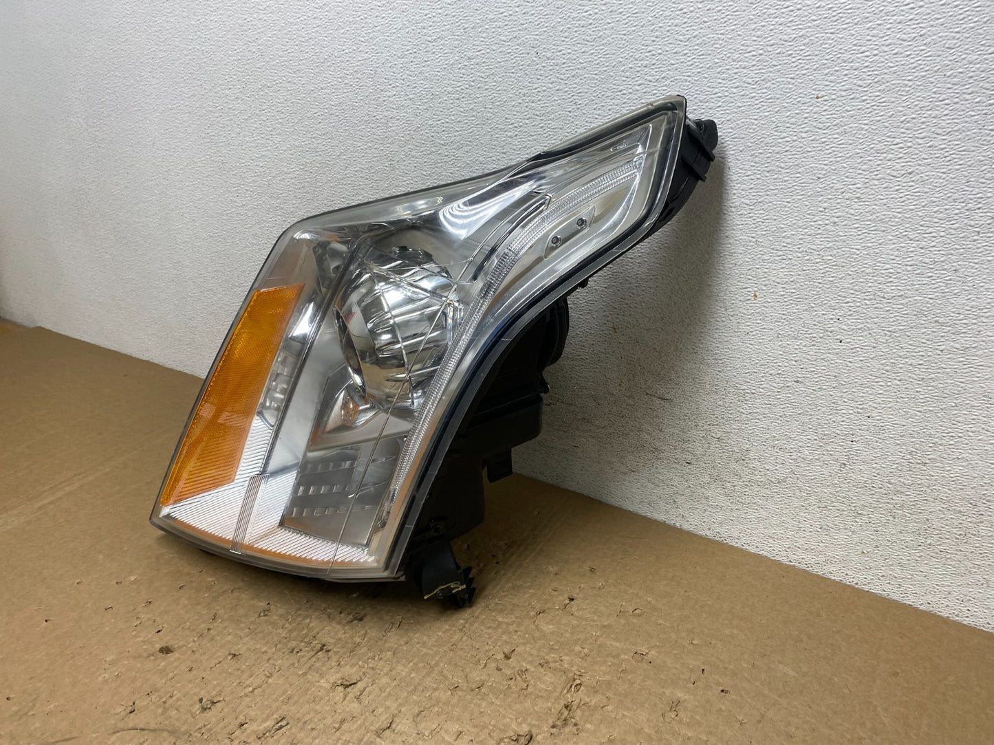 Xenon 2010 to 2016 Cadillac SRX Left Driver LH Side Headlight AF8388 DW1