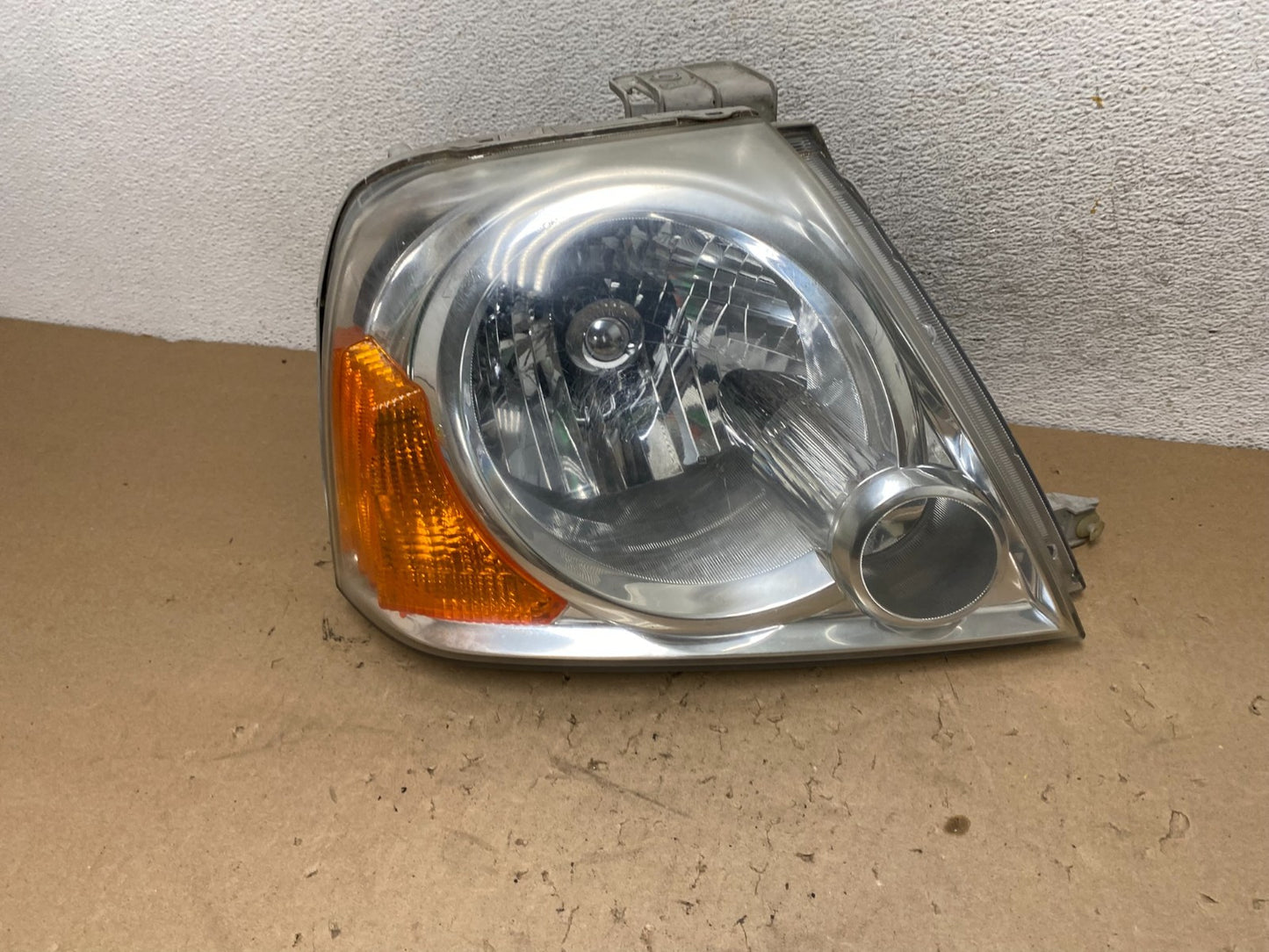 2004 - 2006 Suzuki XL-7 XL7 Right Passenger Side Halogen Headlight AG4293 DW0