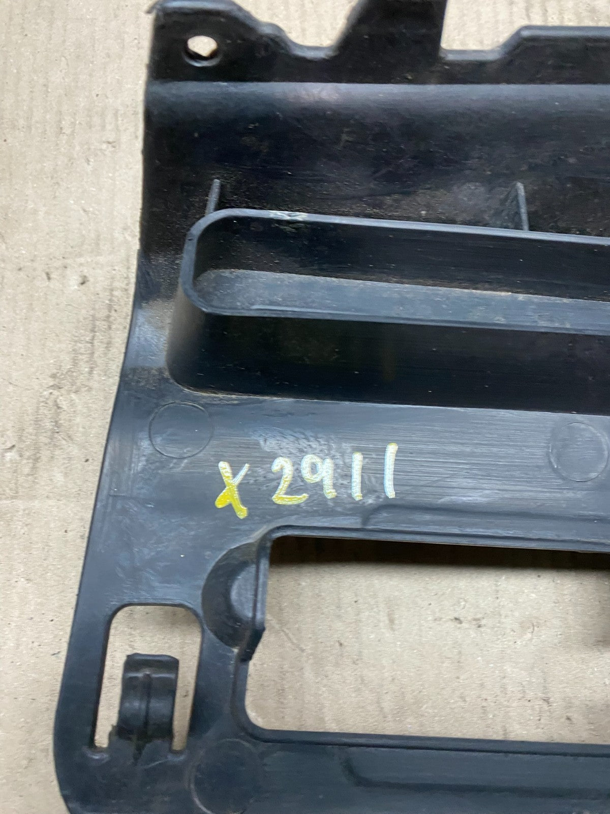 2010 2012 Mercedes GLK-Class GLK350 Front Right Bumper Basic Carrier x2910 DG7