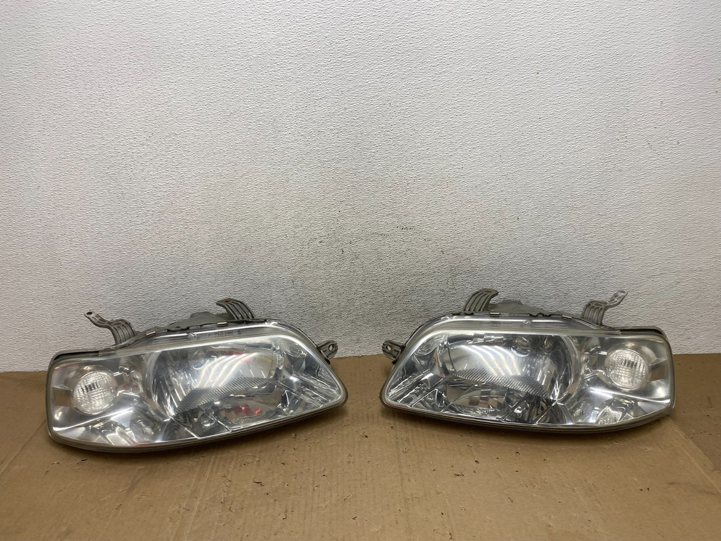 2004 - 2006 Chevrolet Aveo Hatchback Left+Right Headlights Halogen AE9159 DW0