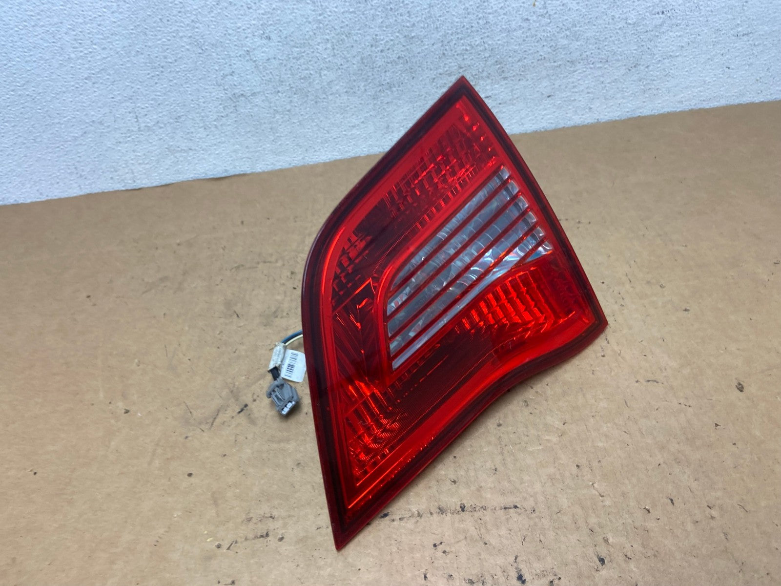 2009-2014 Volkswagen Routan Right Passenger Rh Side Inner Tail Light AD5153 LK2