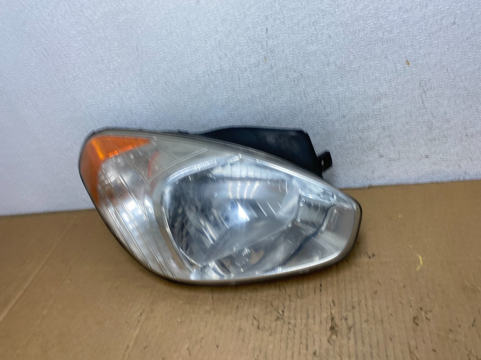 2006 to 2011 Hyundai Accent Sedan Right Passenger Halogen Headlight AD0984 DW1