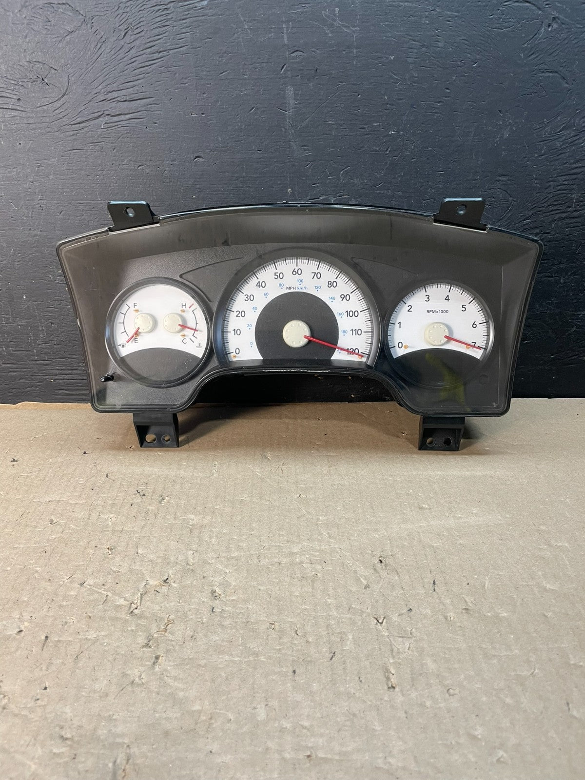 2006 Dodge Durango Speedometer Instrument Cluster Gauge AE3378 DG0
