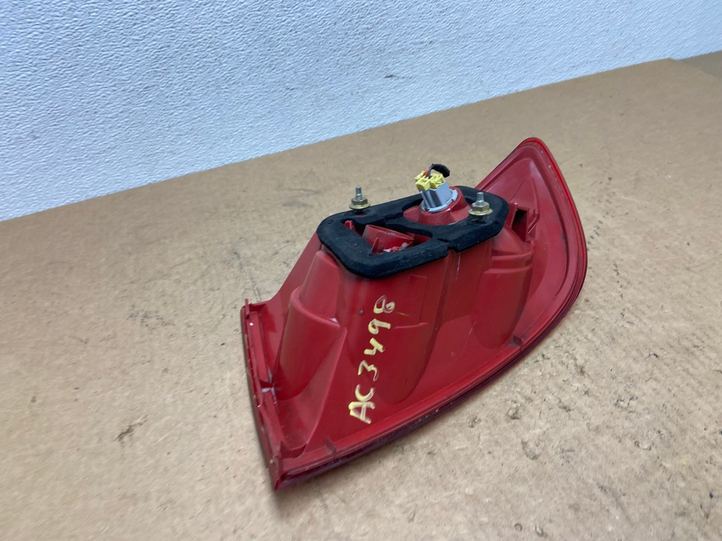 2004 2005 2006 Mazda 3 Sedan Right Passenger RH Side Tail Light Q8029 DW7