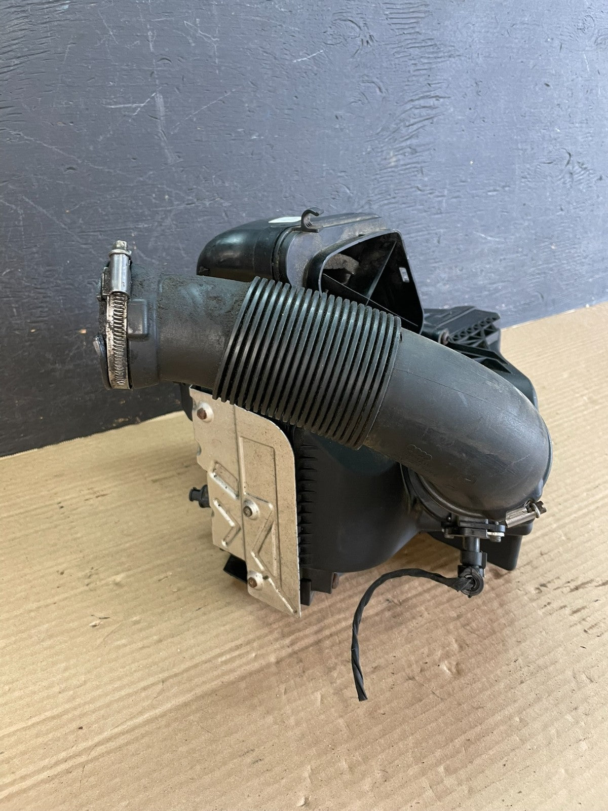 2009 to 2012 Audi A4 Air Cleaner Intake Box AF3423 DG1