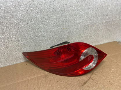 2006 to 2010 Mercedes W251 R-Class Left Driver LH Side Tail Light Y8868 DW0