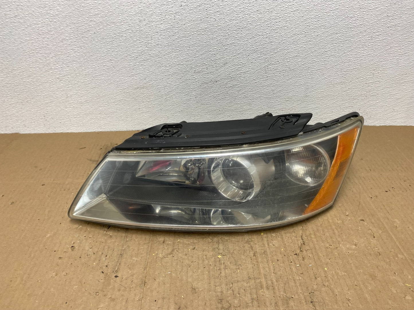 2006 to 2008 Hyundai Sonata Left Driver LH Side Headlight Halogen AB8495 DW0