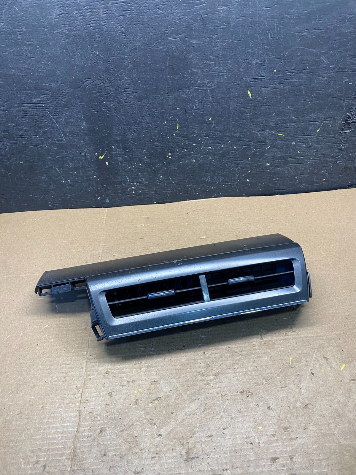 2012 to 2017 Toyota Prius V Center Dash A/C Air Vents With Trim Q9662 DG0