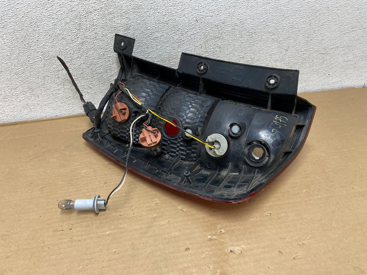 2007 to 2010 Kia Sedona Left Driver LH Side Tail Light AG9175 LK5
