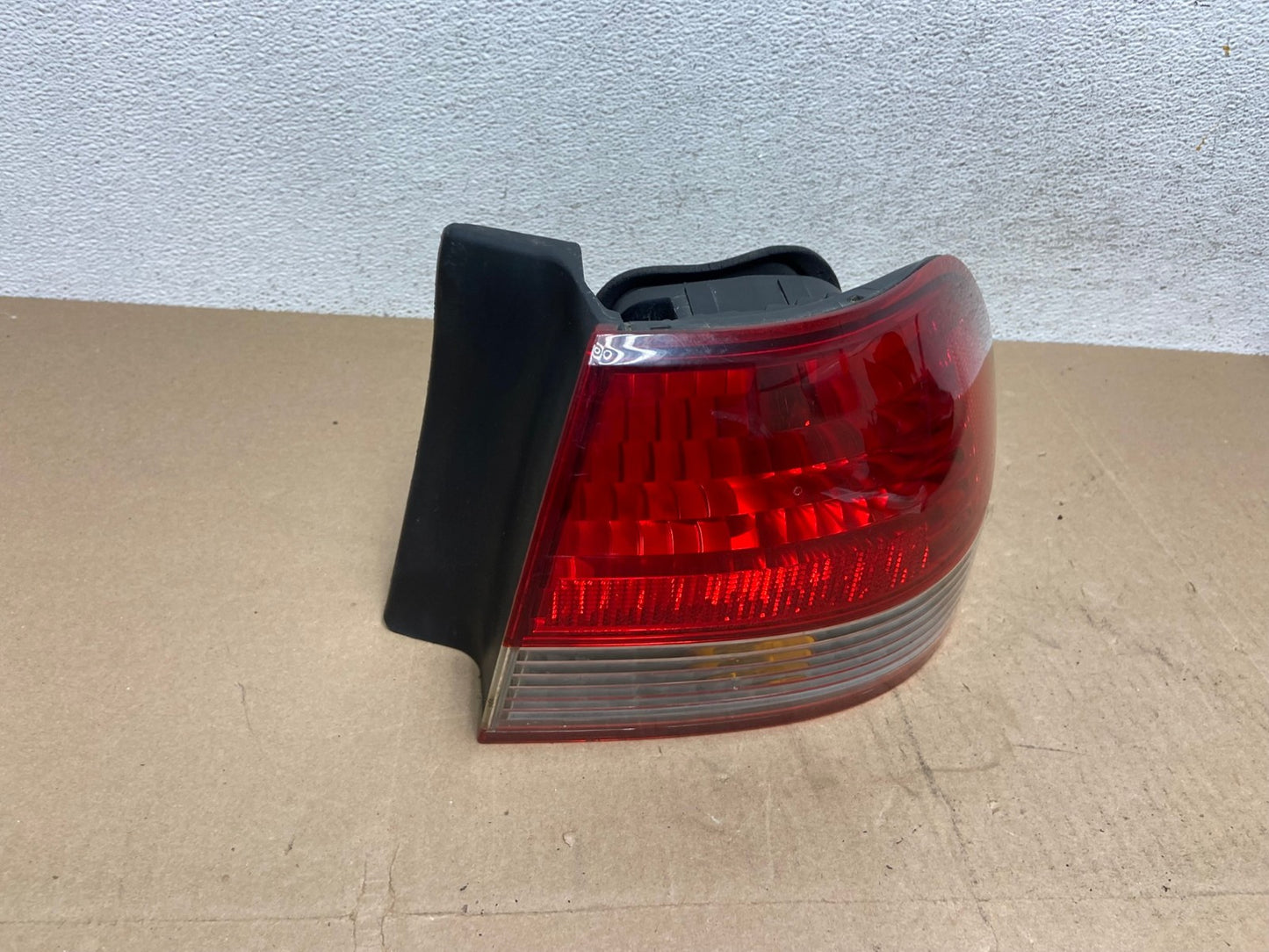 2001 to 2002 Honda Accord Sedan 4door Right Passenger Tail Light AE6685 LK2