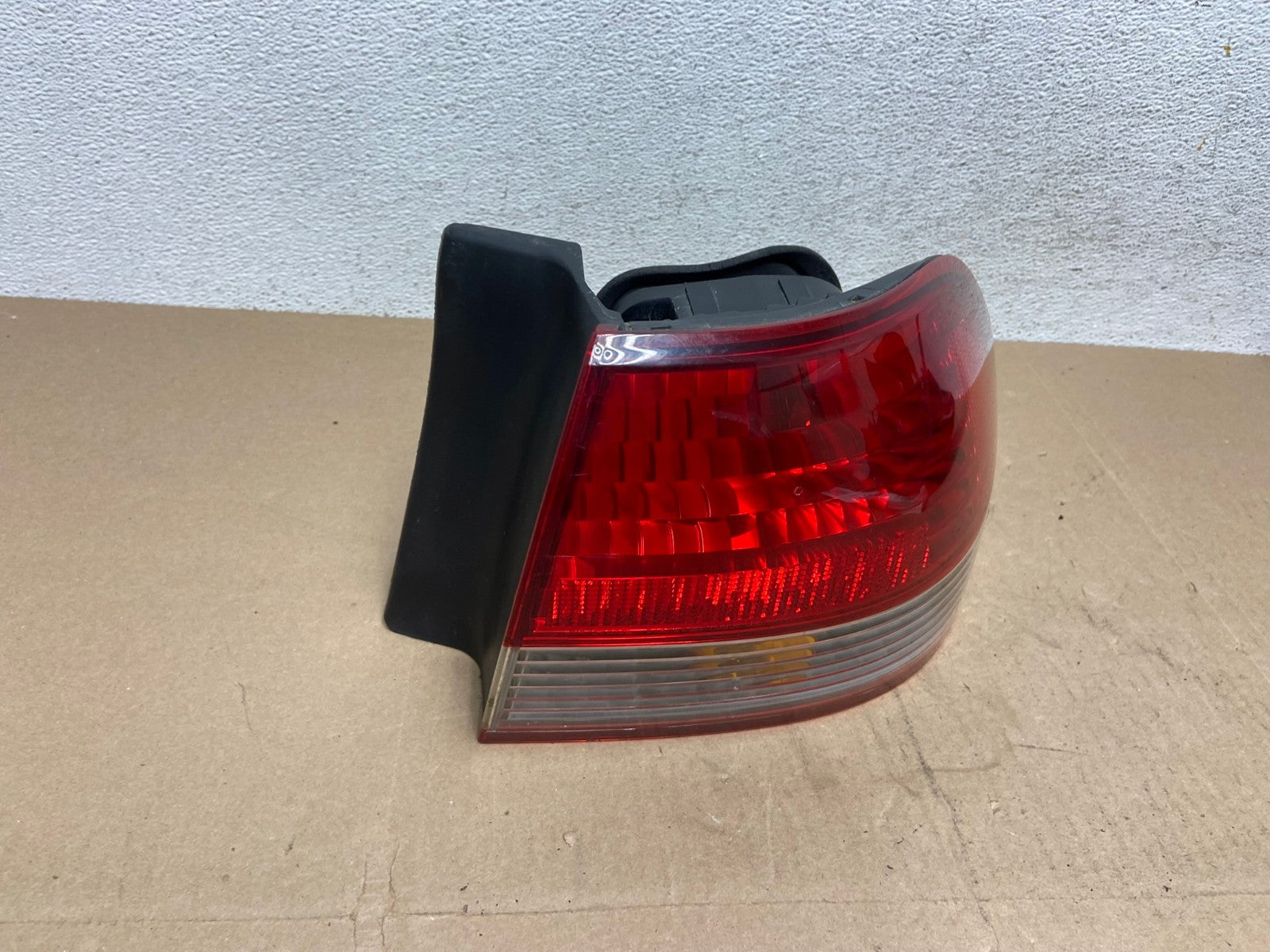 2001 to 2002 Honda Accord Sedan 4door Right Passenger Tail Light AE6685 LK2