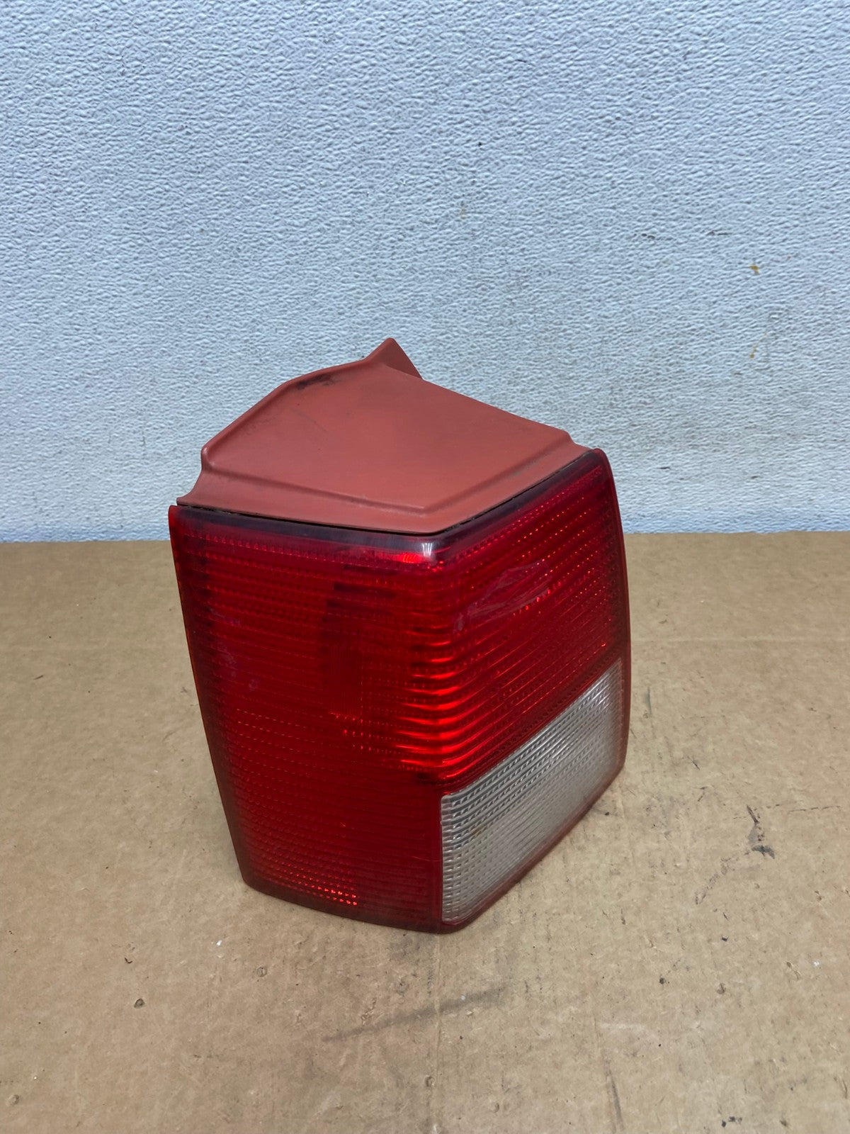 2004-2005 Mitsubishi Endeavor Left Driver LH Tail Light AD6205 LK2