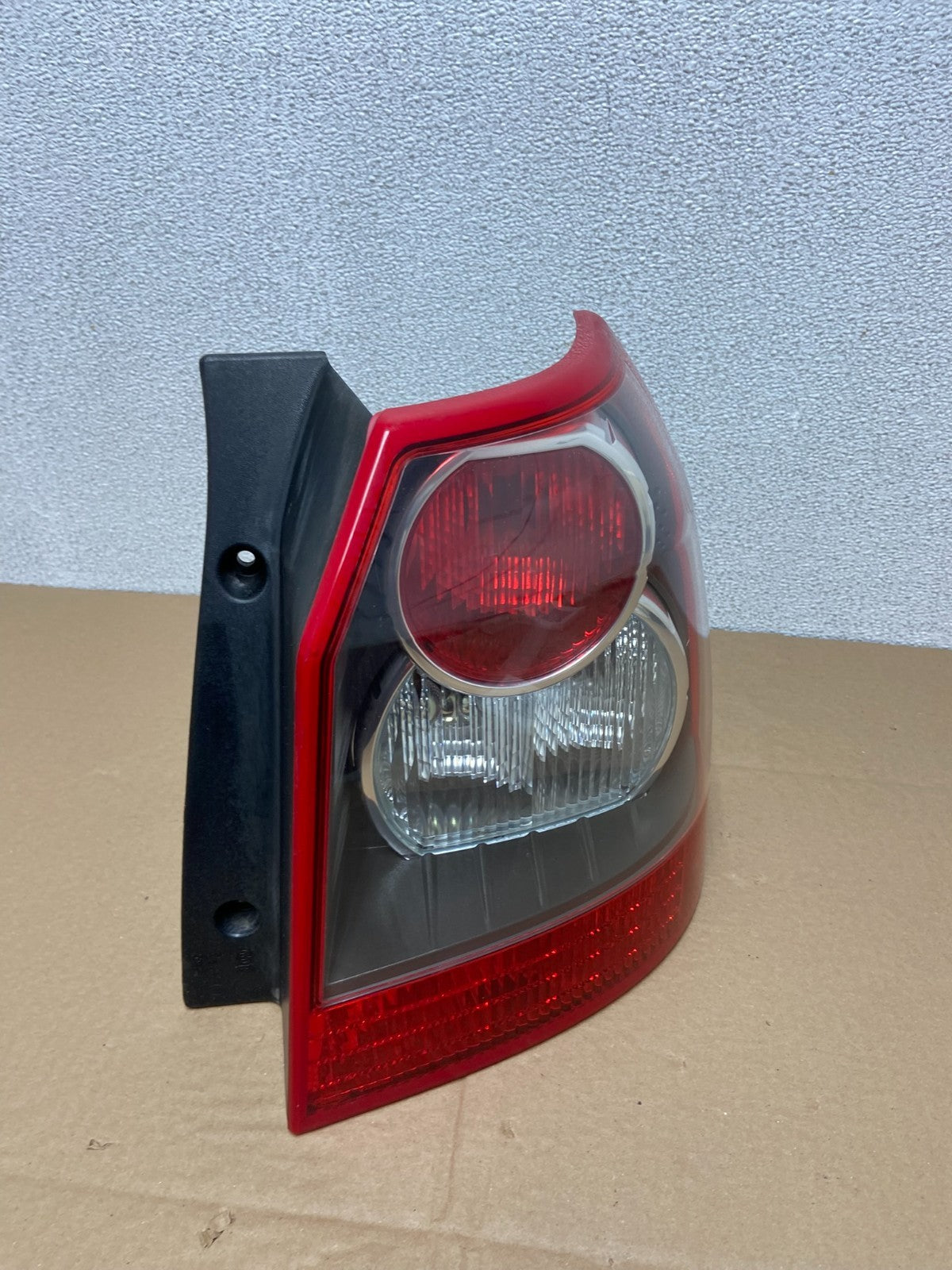2008 to 2010 Land Rover Lr2 Right Passenger RH Side Tail Light Oem AB6081 DW2