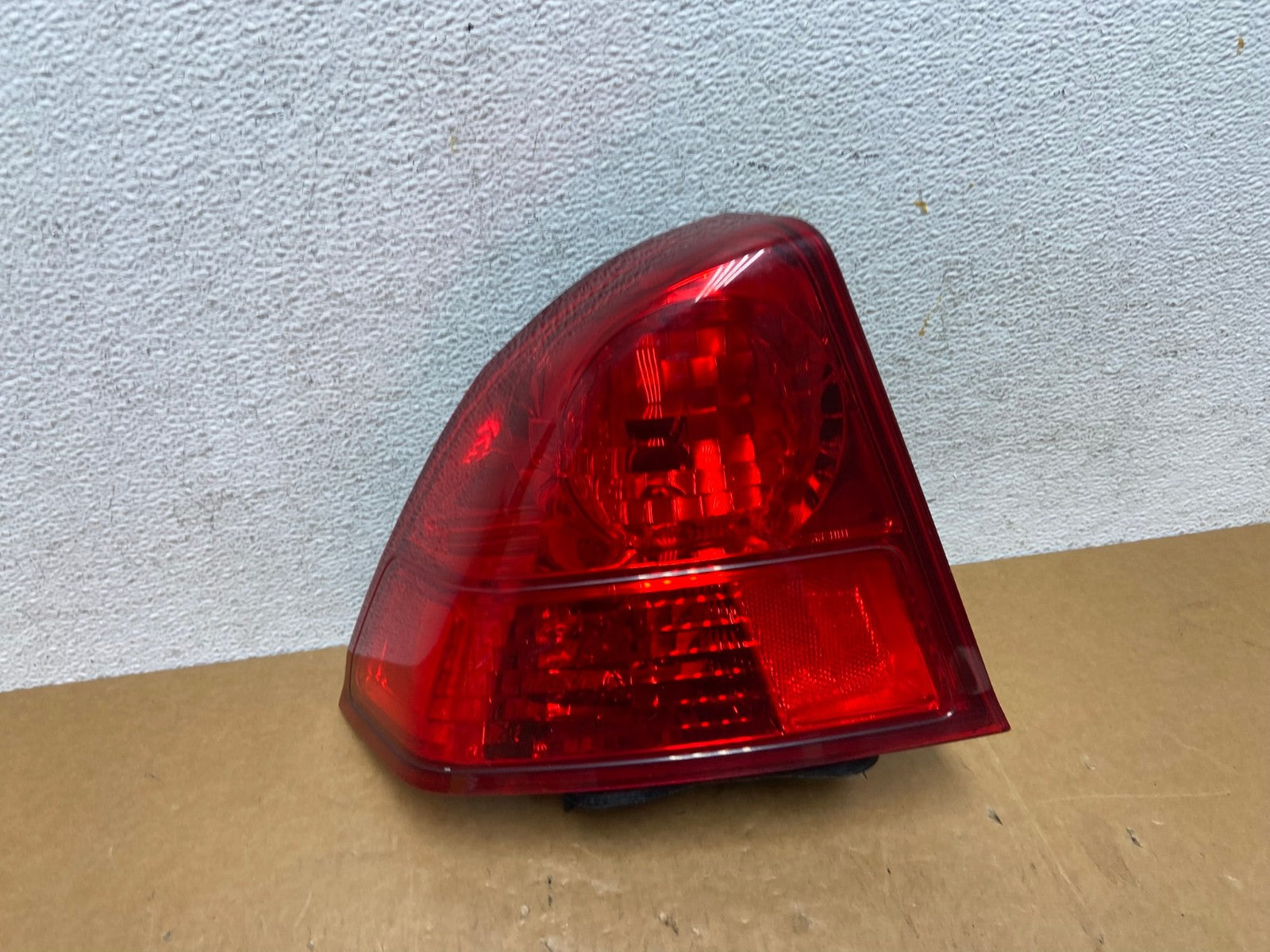 2003 2004 2005 Honda Civic Sedan Left Driver LH Side Tail Light AE0519 LK0