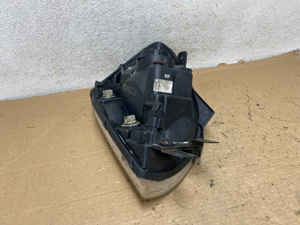 2005 to 2006 Kia Sportage Left Driver LH Halogen Headlight AH9221 DW7