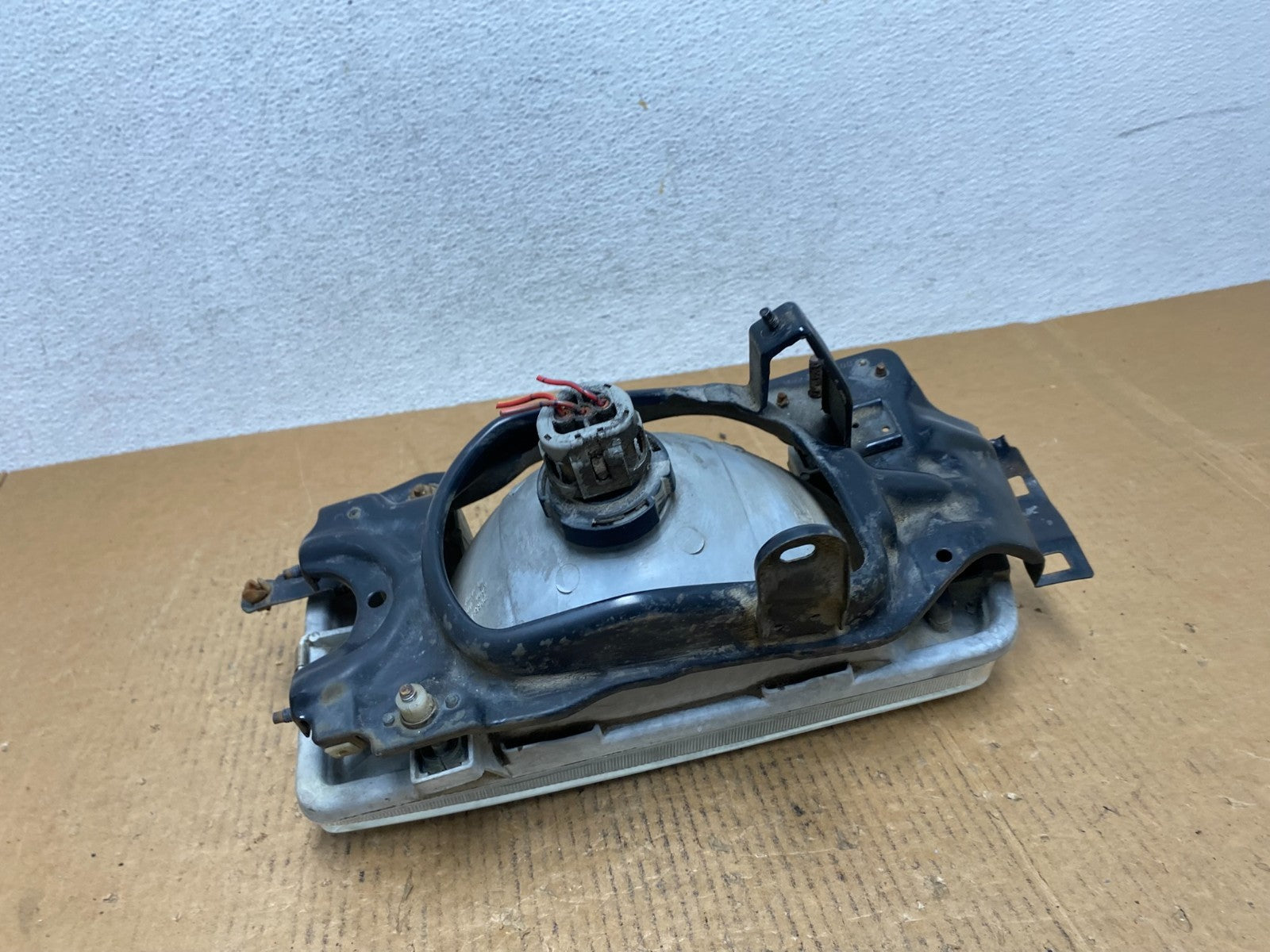 1988 to 1992 Toyota Corolla Right Passenger Side Headlight AE11674