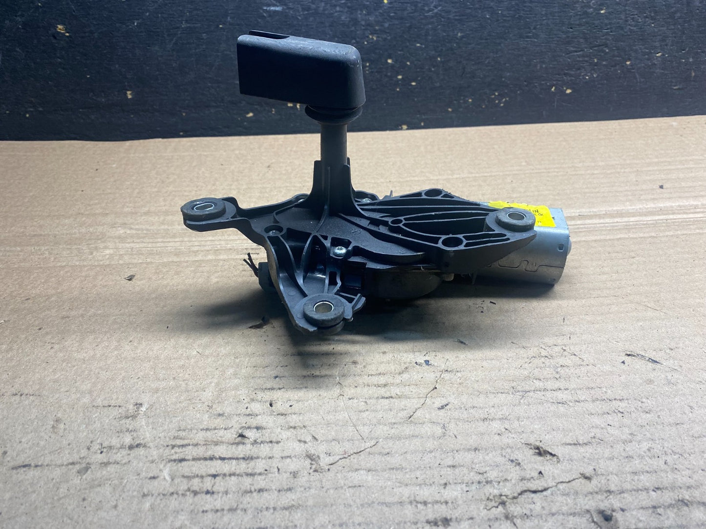 2013 to 2019 Ford Escape Rear Windshield Wiper Motor OEM aa3264 DG1