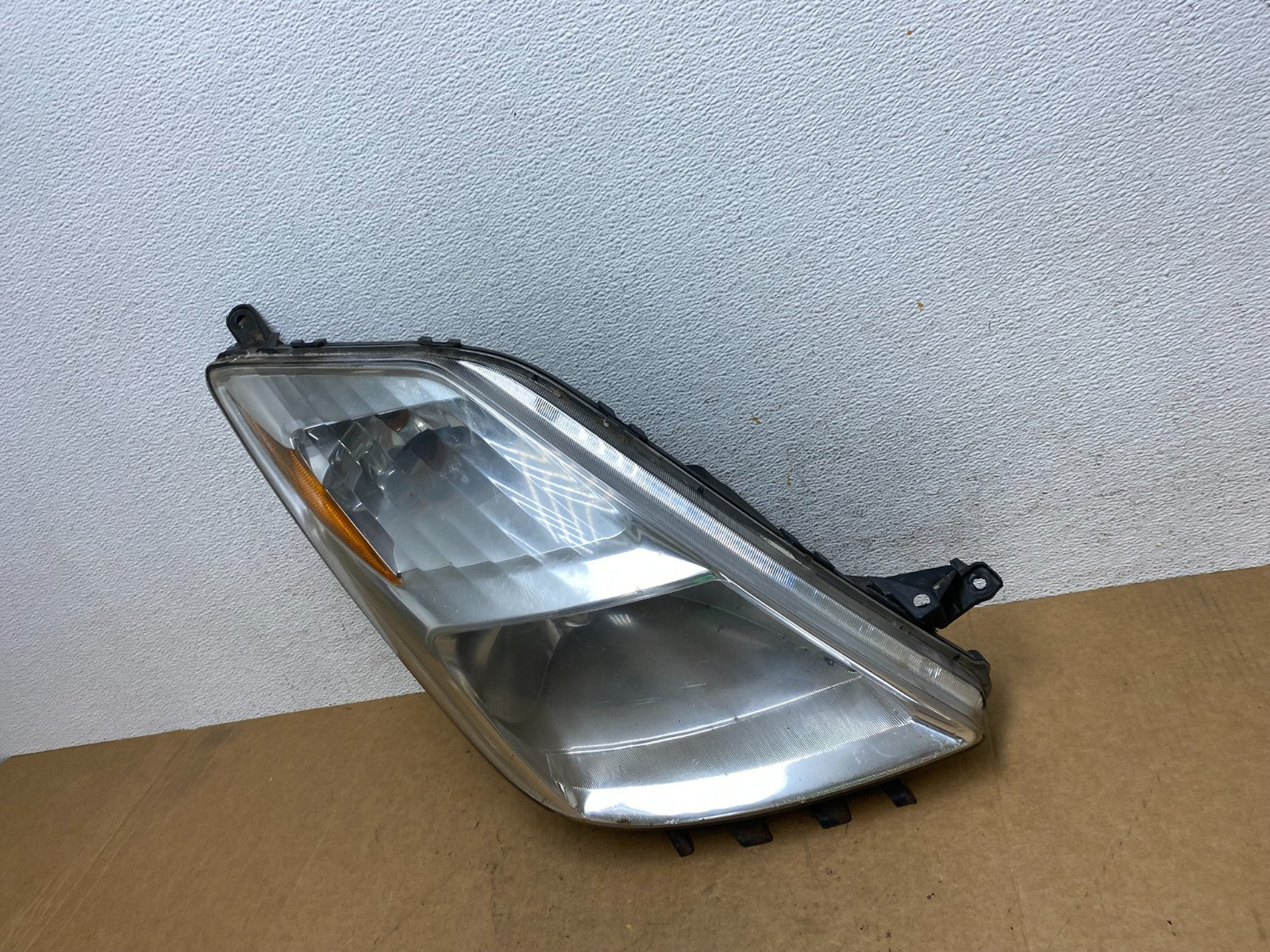 2004-2005 Toyota Prius Right Passenger RH Halogen Headlight AE3182 DW1