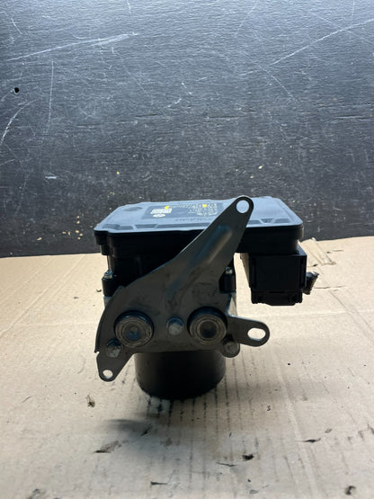 2007 2008 BMW 135i ABS Anti Lock Brake Pump 6784766-01 v1981 DG2