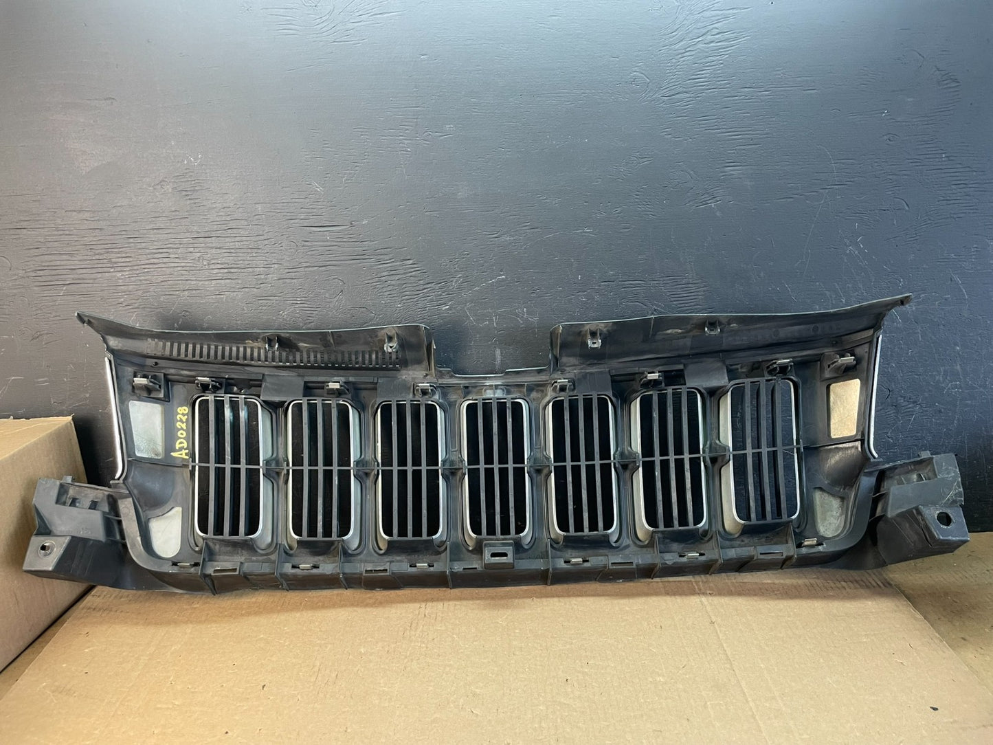 2011 to 2013 Jeep Grand Cherokee Front Upper Grill Grille AD0228 DG5