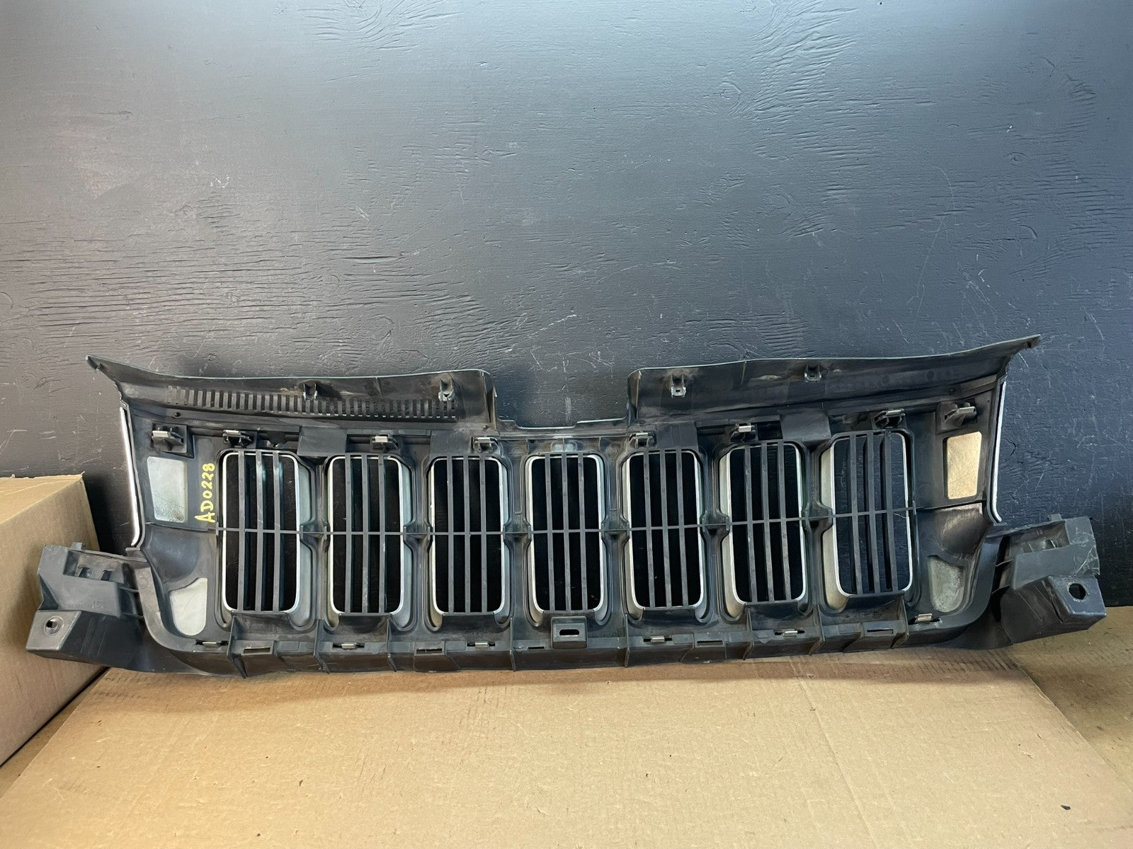 2011 to 2013 Jeep Grand Cherokee Front Upper Grill Grille AD0228 DG5