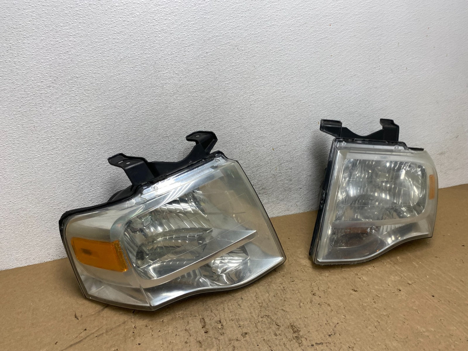 2007 - 2014 Ford Expedition Left+Right Side Headlights Halogen AG1430 DW2