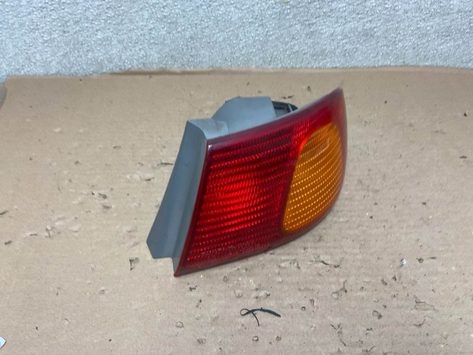 1998 1999 2000 Toyota Corolla Right Passenger Side Tail light OEM AB0807 LK2